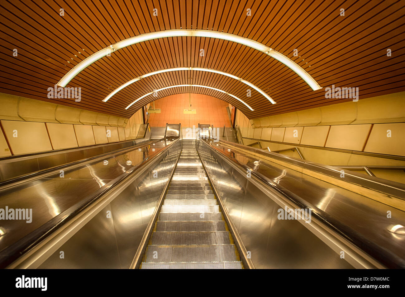 L'escalator du métro métro sous système de Melbourne, Australie. Banque D'Images