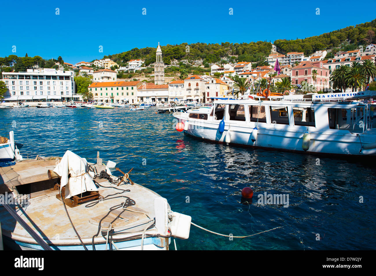 Le port de Hvar, Hvar, île de la côte dalmate, Adriatique, Croatie Banque D'Images