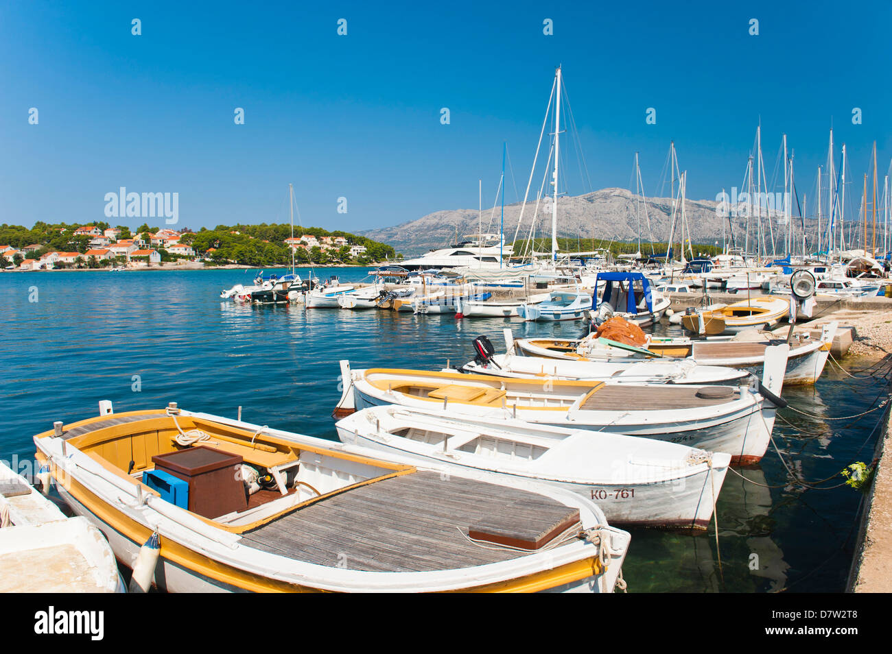 Lumbarda Harbour, île de Korcula, côte dalmate, Adriatique, Croatie Banque D'Images