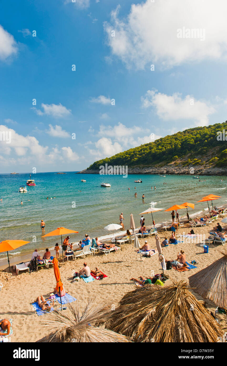 Sunj Beach, une plage de sable sur l'île de Lopud, îles Elaphites, côte dalmate, en Croatie Banque D'Images