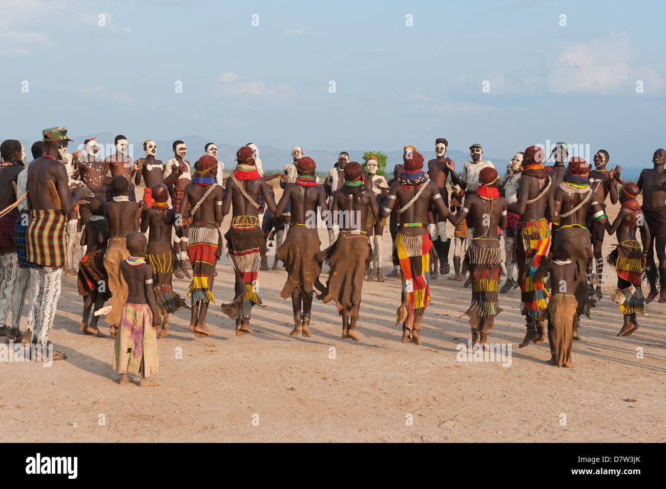 Les Nyangatom (Bumi) Cérémonie de danse tribale, la vallée de la rivière Omo, en Ethiopie Banque D'Images