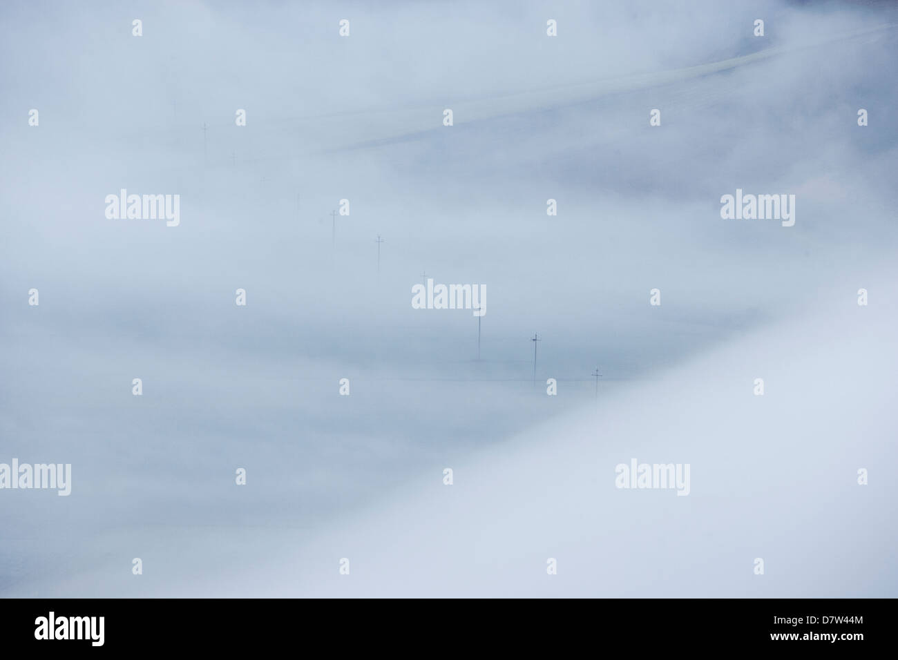 Le brouillard dans le piano grande, italie Photo Stock - Alamy