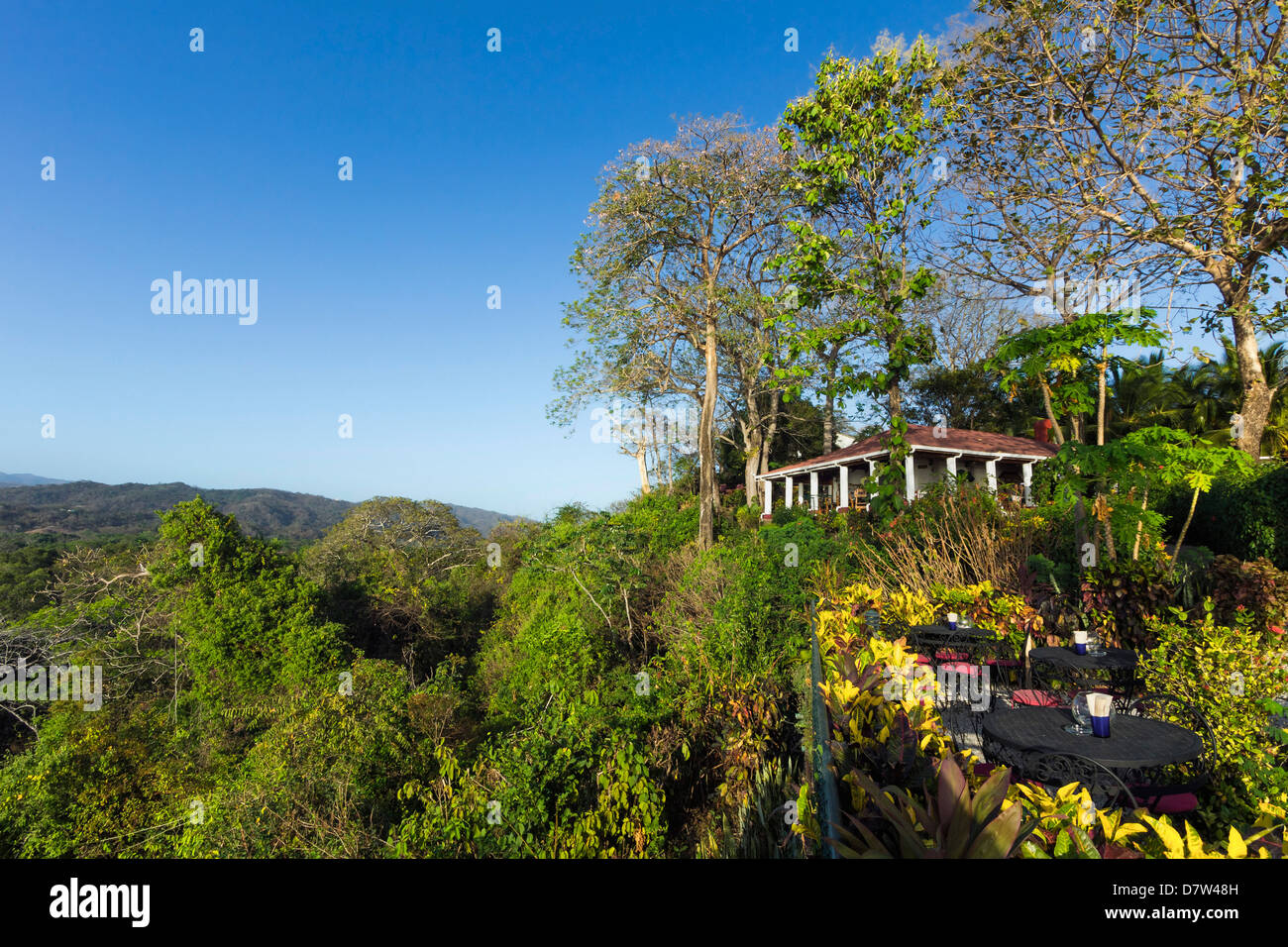Lagarto Lodge magnifiquement situé au-dessus de la bouche de la rivière Nosara, Nosara, Péninsule de Nicoya, Province de Guanacaste, Costa Rica Banque D'Images