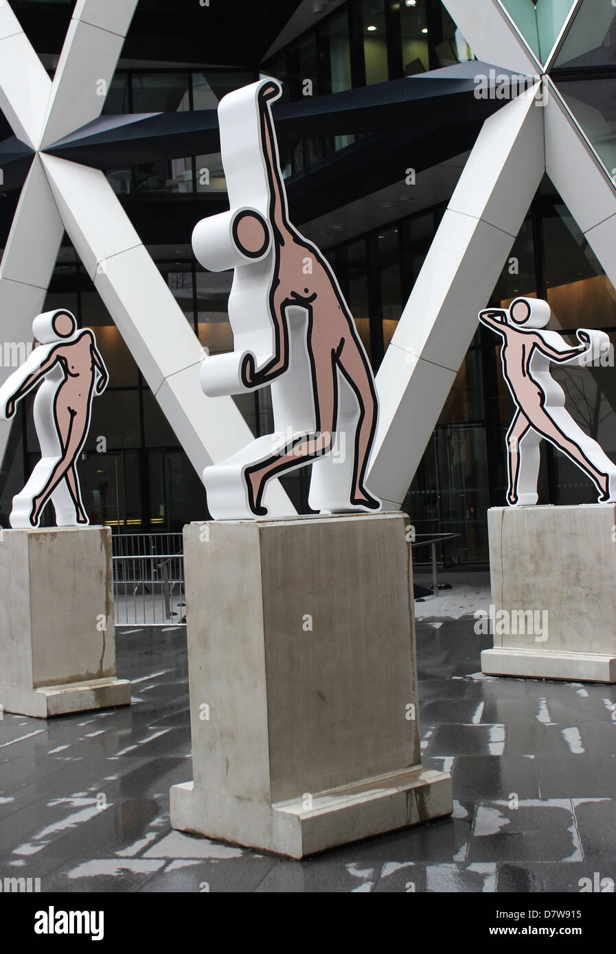 Statues at 30 St Mary Axe (le Gherkin) Banque D'Images