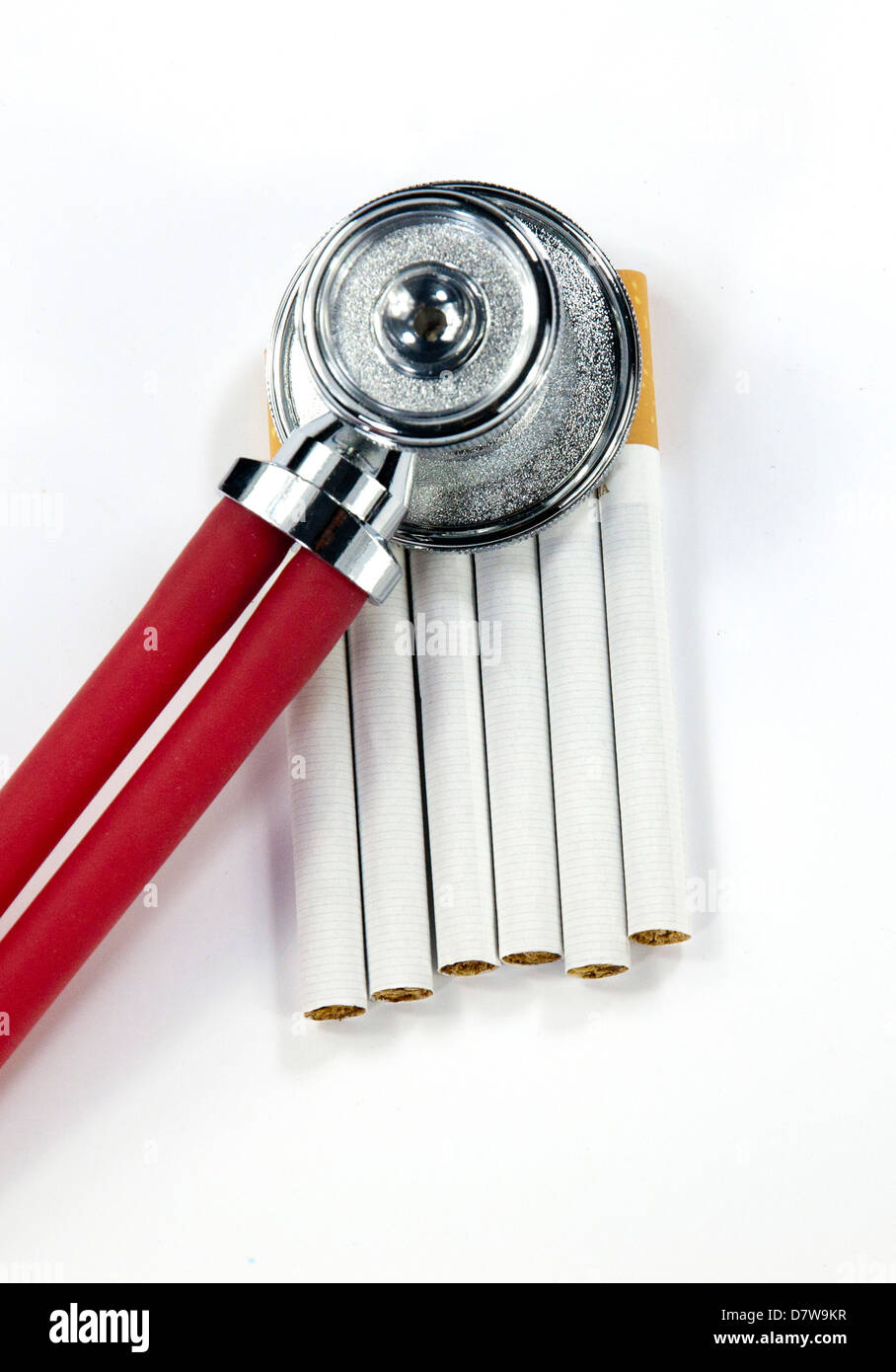 Stéthoscope et cigarette Banque D'Images