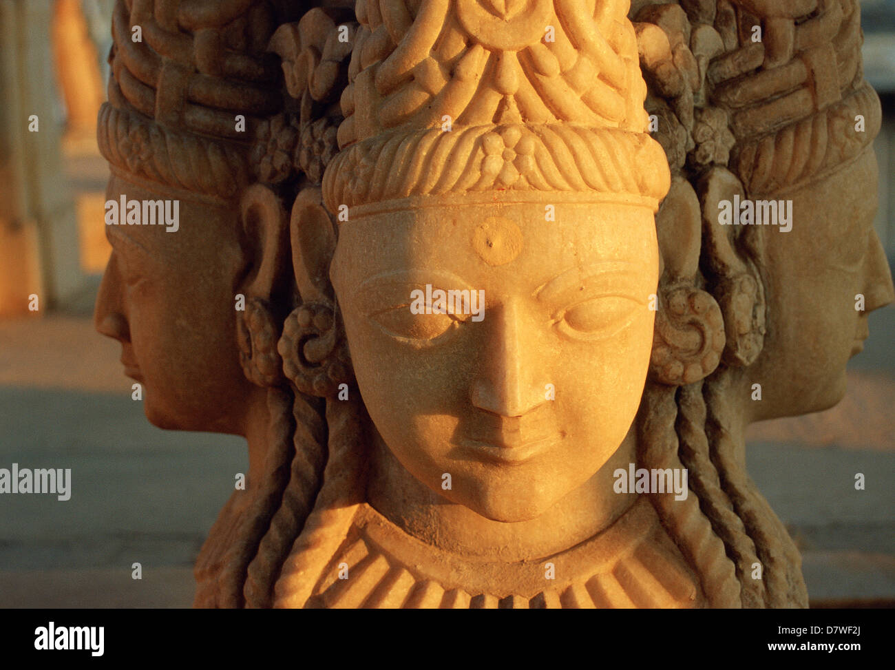 Sculpture du dieu hindou Brahma dans un cénotaphe (Inde) Banque D'Images