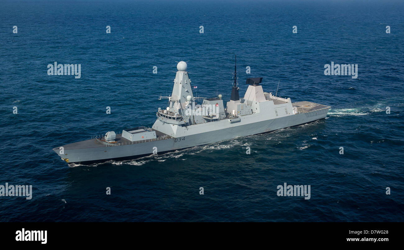 Type 45 de la Royal Navy destroyer HMS Diamond de défense aérienne en mer. Banque D'Images