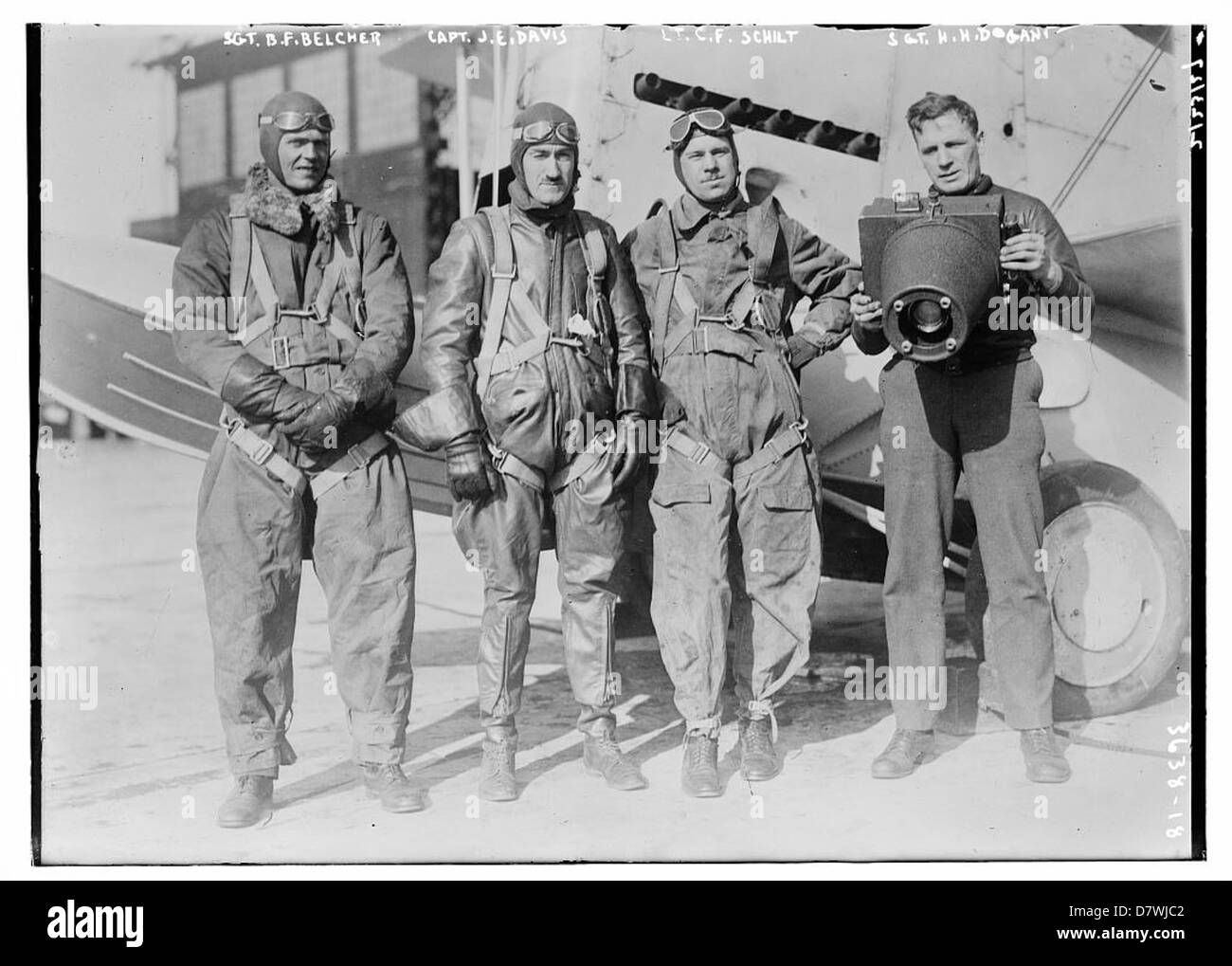 Le Sgt. B.F. Belcher, le capitaine J.E. Le Lieutenant Davis, C.F. Schilt, Sgt. H.H. Dogant (LOC) Banque D'Images