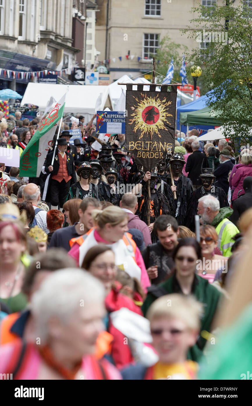 Morris danseurs et musiciens effectuer le jour de l'ouverture de la Folk Festival 2012,Chippenham, Wiltshire, Royaume-Uni Banque D'Images