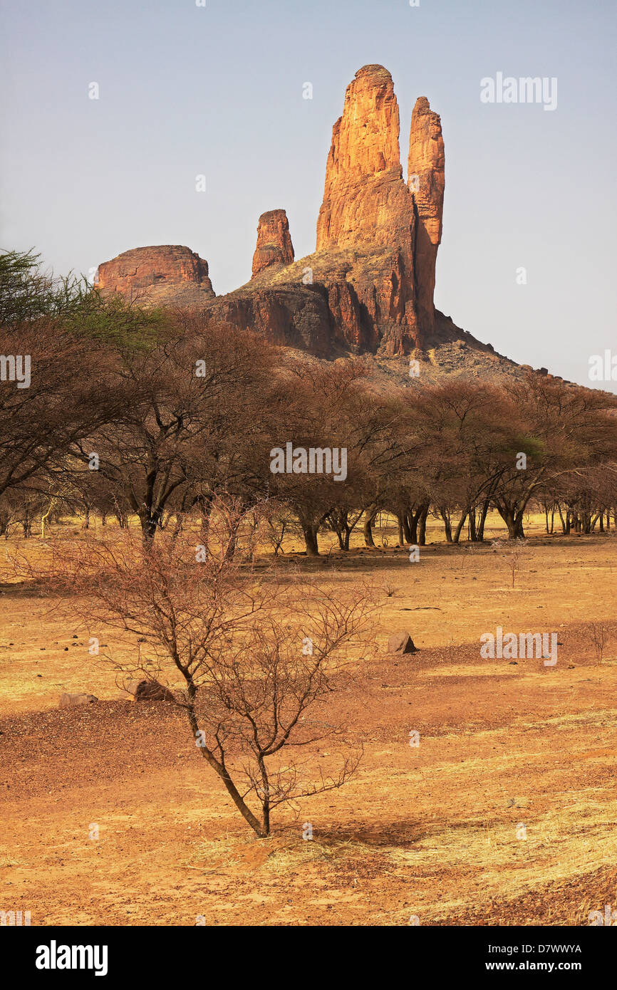 Des rochers de grès érodées montrant "La Main de Fatima' la fin de l'après-midi près de Hombori, au Mali. Meilleure destination escalade en Afrique de l'Ouest. Banque D'Images