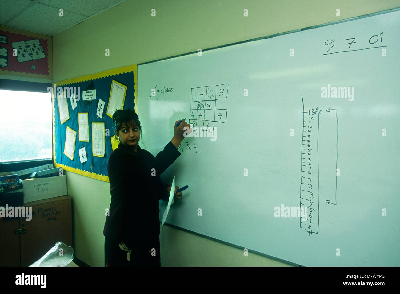 Scène de classe, l'école de bruyères, Hounslow, Middlesex, Royaume-Uni. Banque D'Images