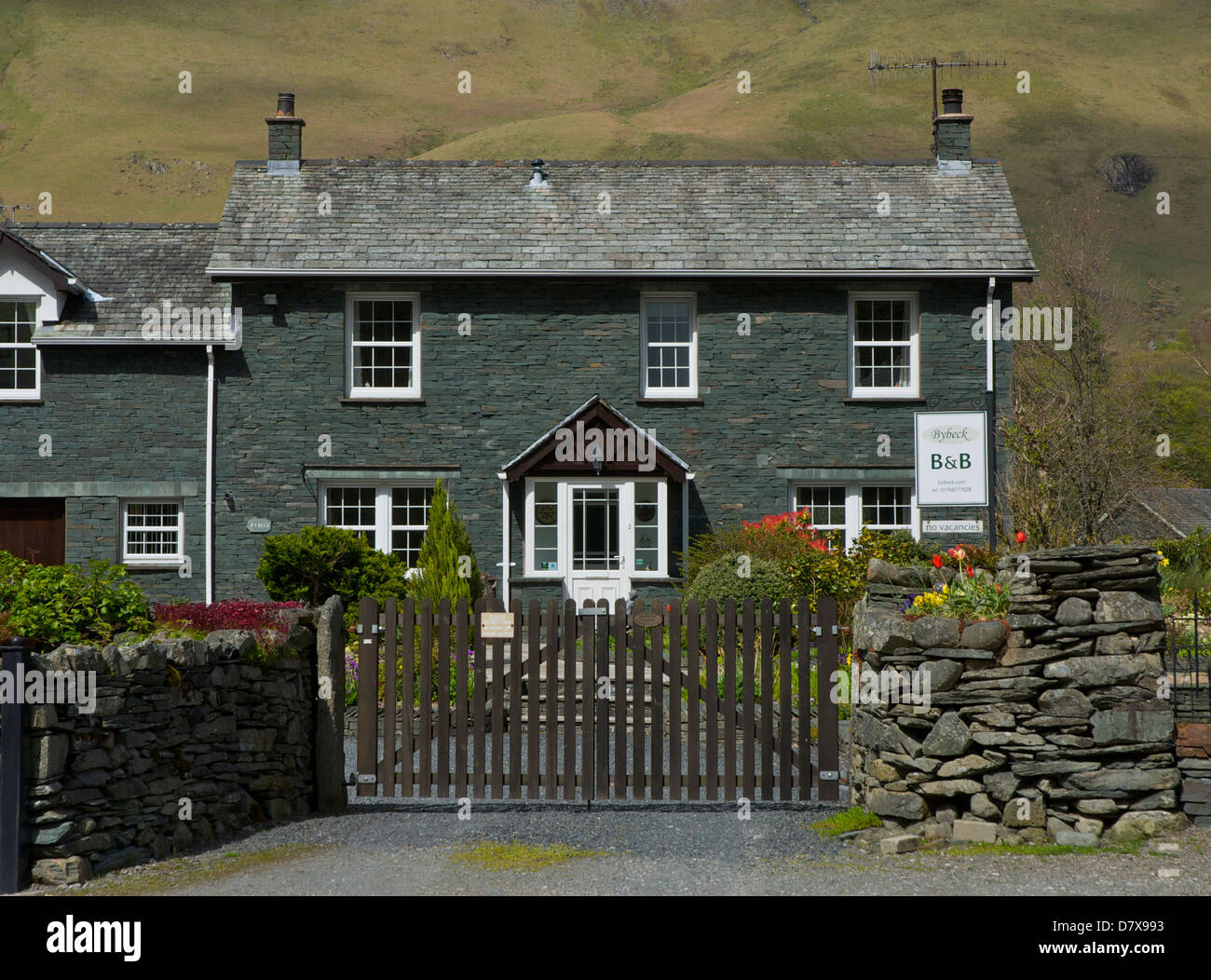 Maison offrant bed & breakfast accommodation, dans le village de Grange, Borrowdale, Lake District, Cumbria, Angleterre, Royaume-Uni Banque D'Images