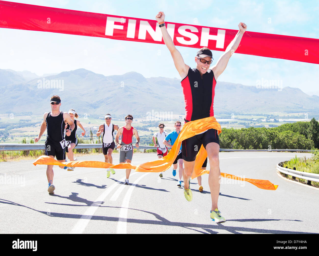 Runner crossing race finish line Banque D'Images
