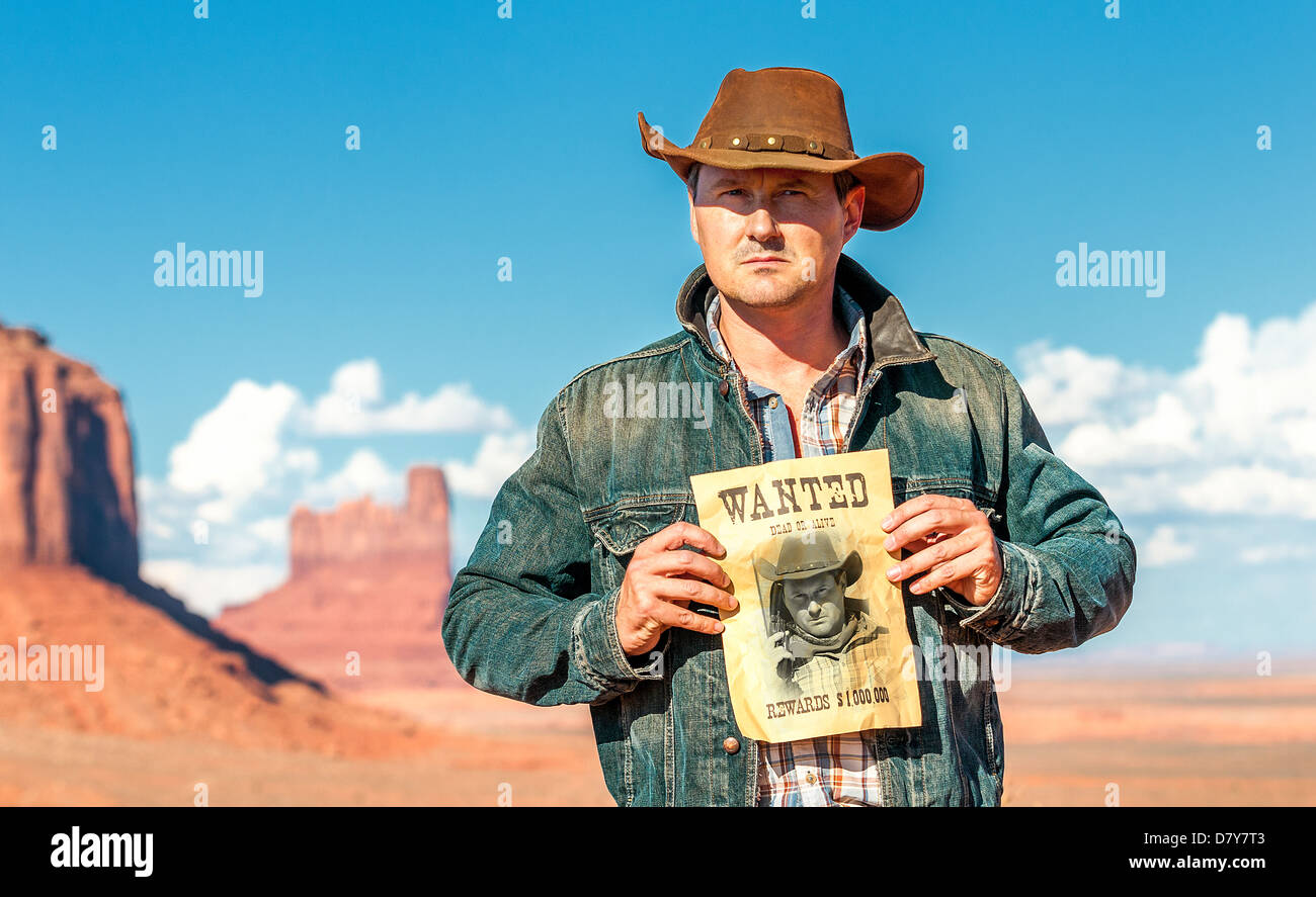 Joli cow boy dans le célèbre Monument Valley Tribal Park National, USA Banque D'Images