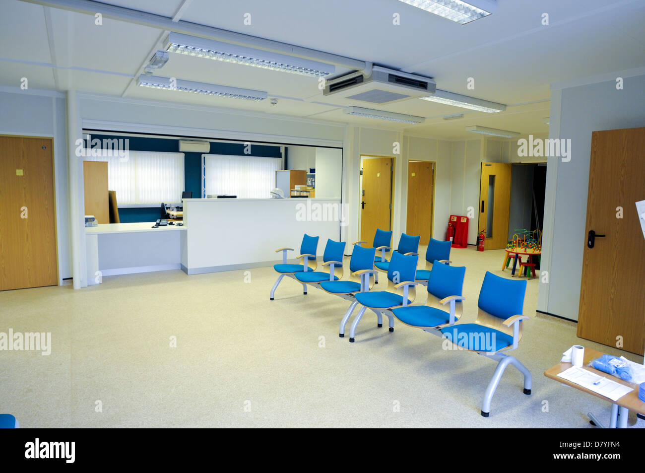 Bureau du médecin vide salle d'attente Banque D'Images