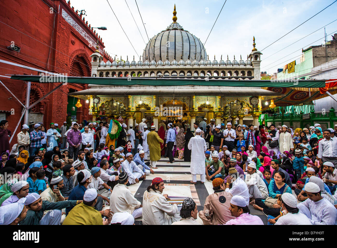 Nizamuddin Dargah, culte et Mausolée d'un saint soufi, Delhi, Inde Banque D'Images