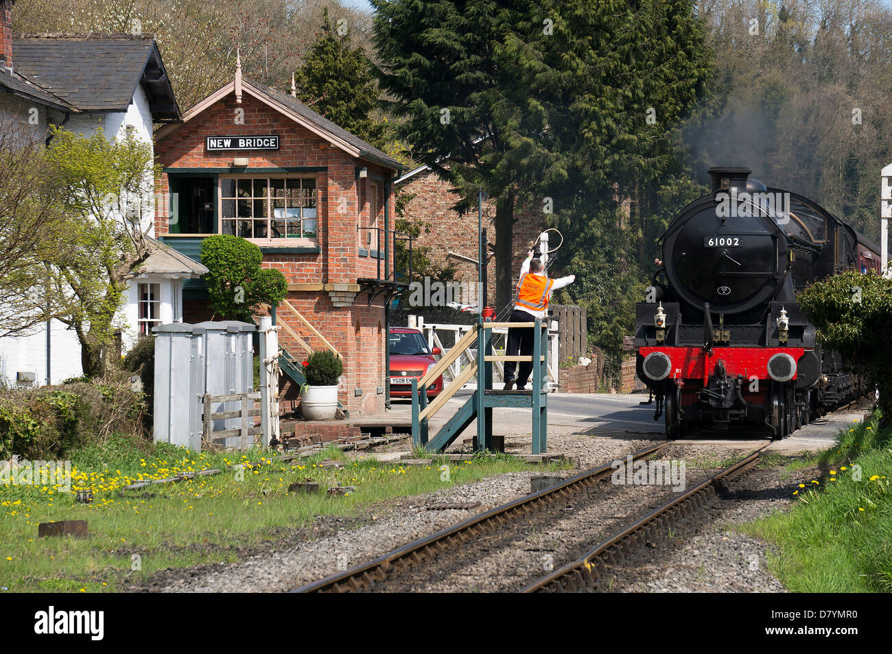 Au départ du train à vapeur avec le transport de passagers sur la ligne du patrimoine Banque D'Images