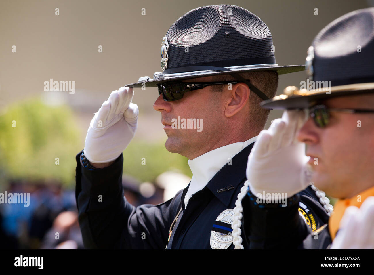 Saluant les policiers - Washington, DC USA Banque D'Images