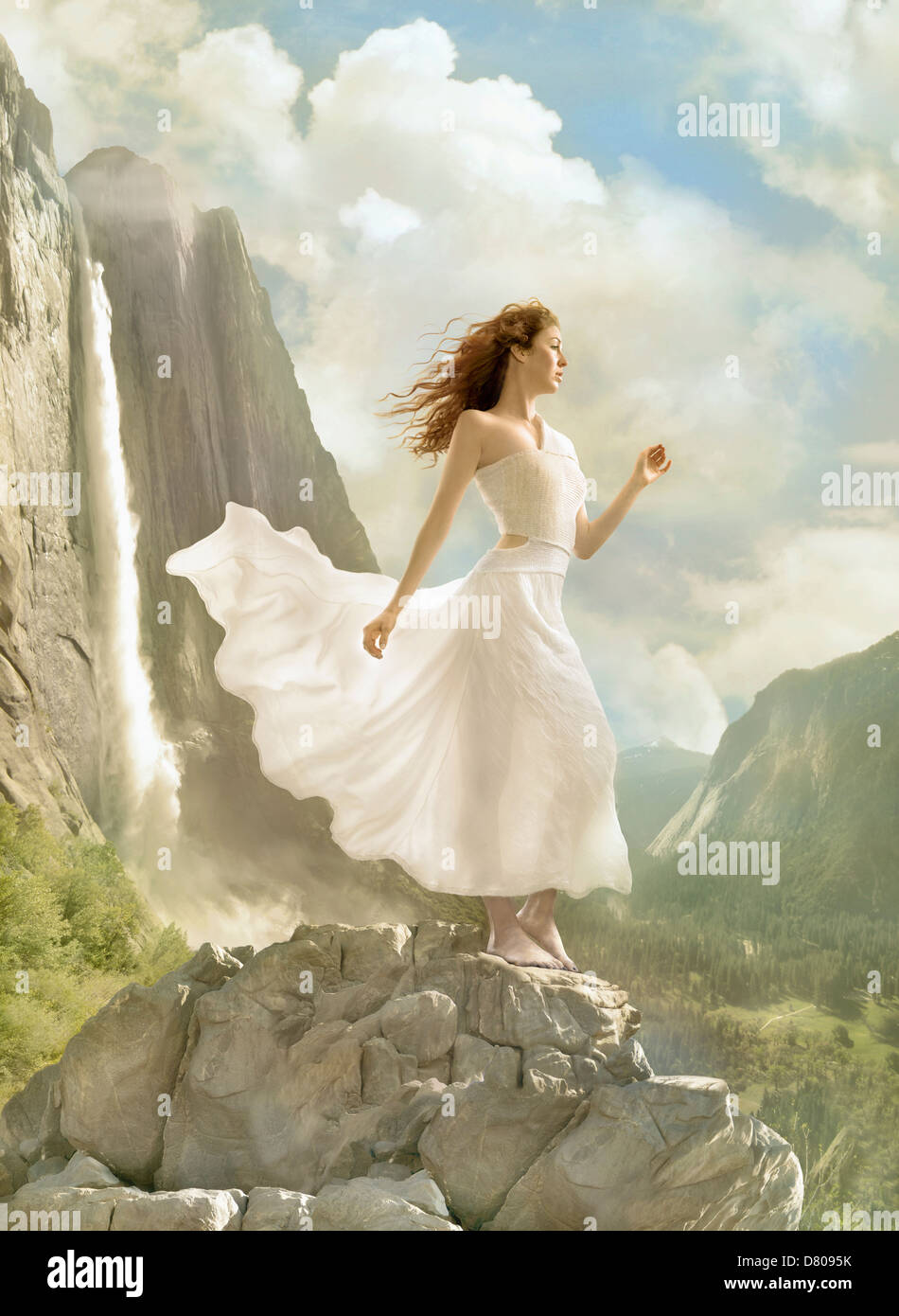 Caucasian woman surplombant le paysage rural Banque D'Images