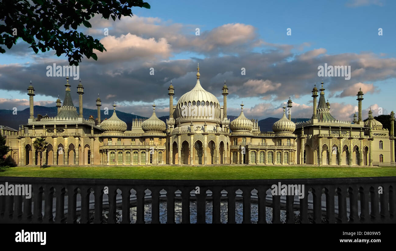 Palais ornementé et pelouse, Brighton, Sussex, Royaume-Uni Banque D'Images