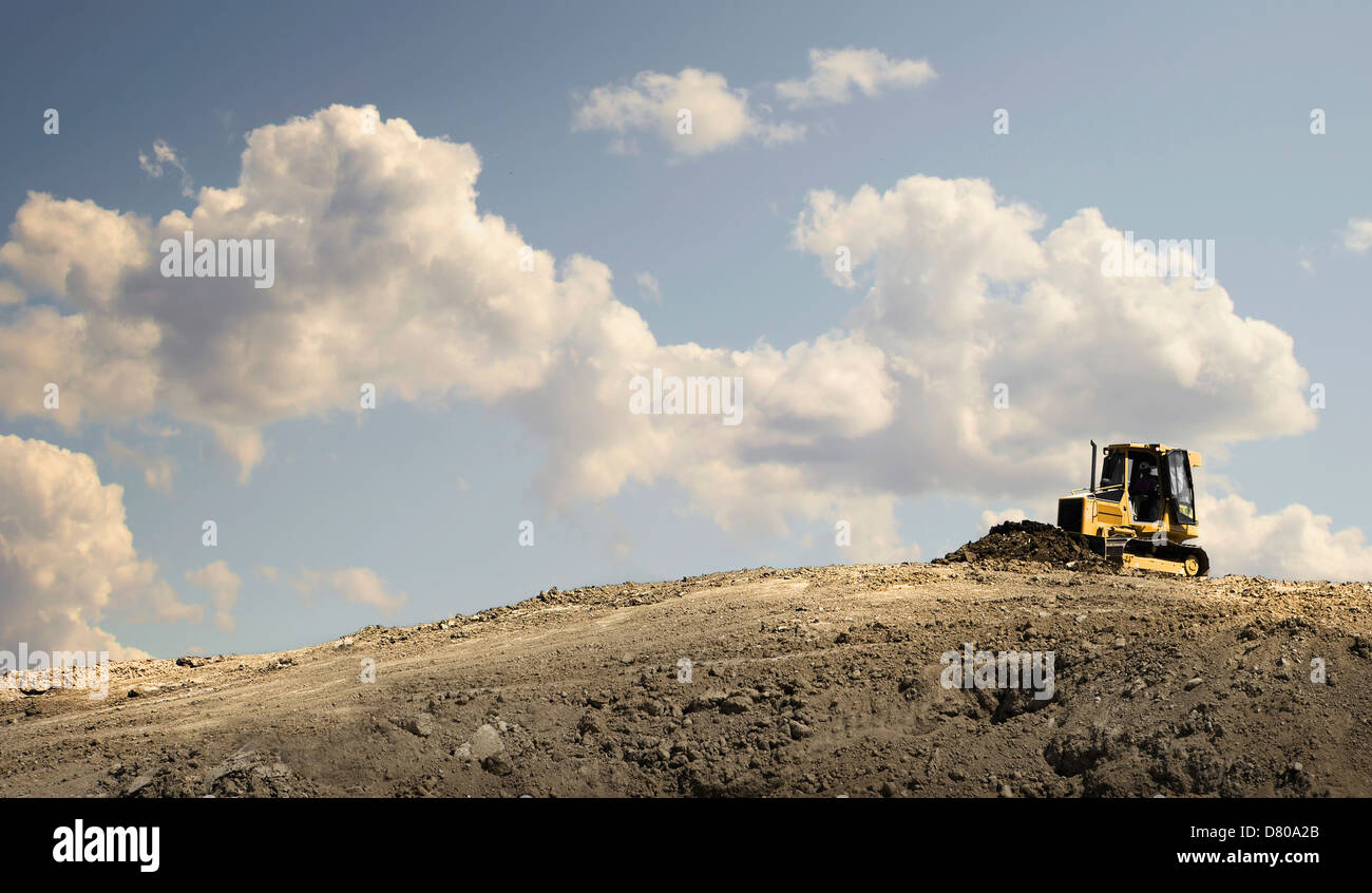 Carrière en travail bulldozer Banque D'Images