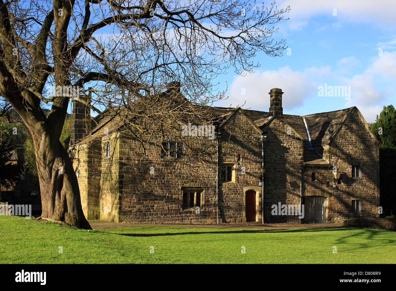 Le Manor House Museum, l'un des plus anciens édifices de Ilkley, abrite des artefacts romains et est sur le site d'un fort romain. Banque D'Images