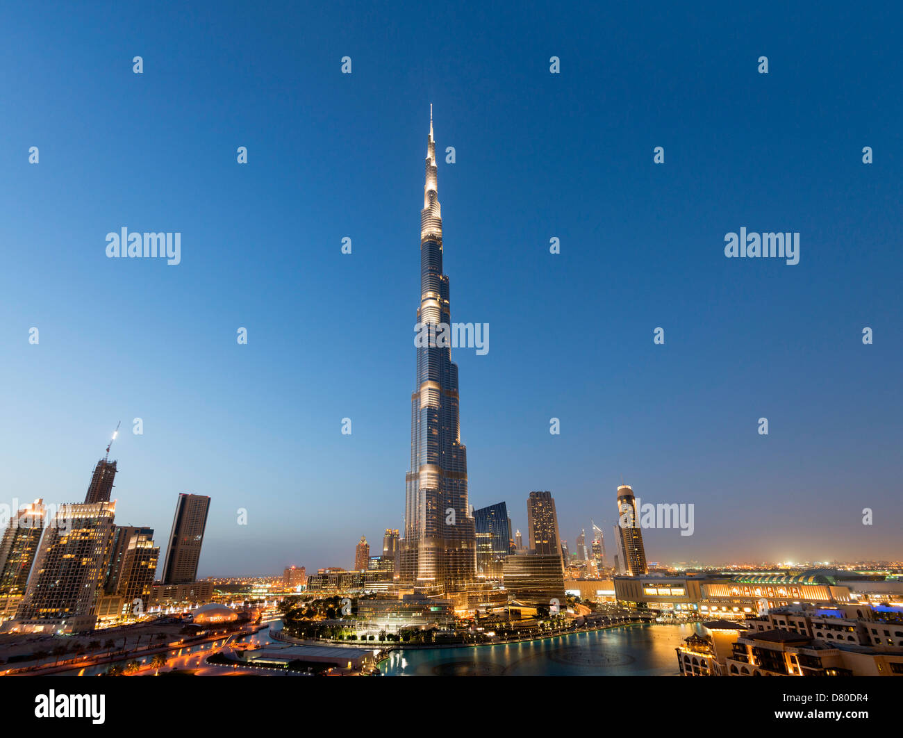 Vue nocturne de la tour Burj Khalifa, plus haut bâtiment du monde à Dubaï Émirats Arabes Unis Banque D'Images