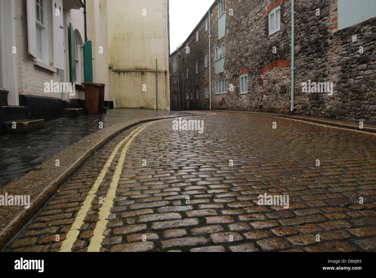 Une photographie d'une rue pavée à Plymouth. Banque D'Images