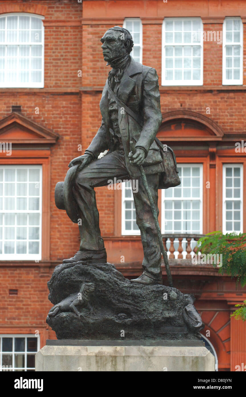 Statue de Charles Darwin à l'École de Shrewsbury, Shropshire, Angleterre Banque D'Images