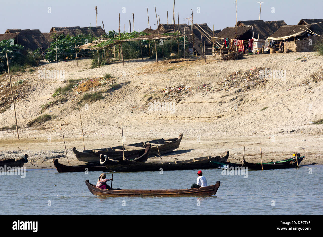 Village sur les rives de l'Irrawaddy près de Mandalay, Myanmar 3 Banque D'Images