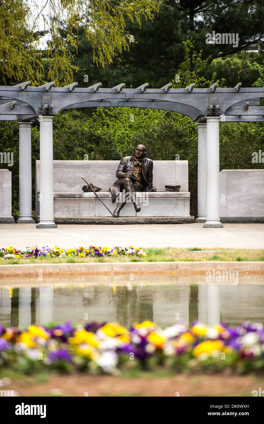 WASHINGTON DC, USA - La statue de George Mason à la George Mason Memorial à Washington DC Potomac Park près du Jefferson Memorial. Le monument rend hommage à l'un des moins connus des Pères fondateurs. Banque D'Images