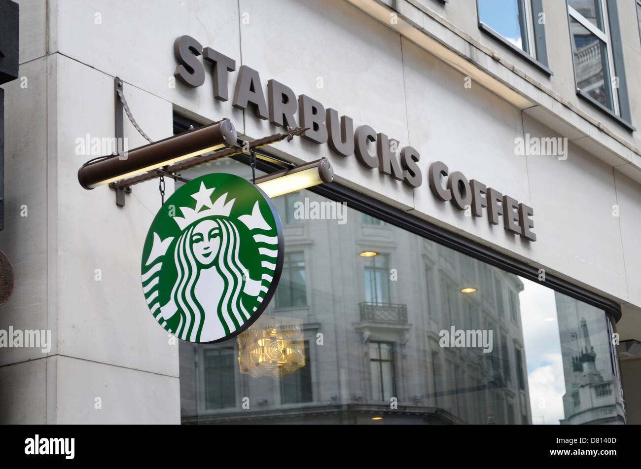 Avant de Starbucks sur Regent Street à Londres Mayfair Banque D'Images