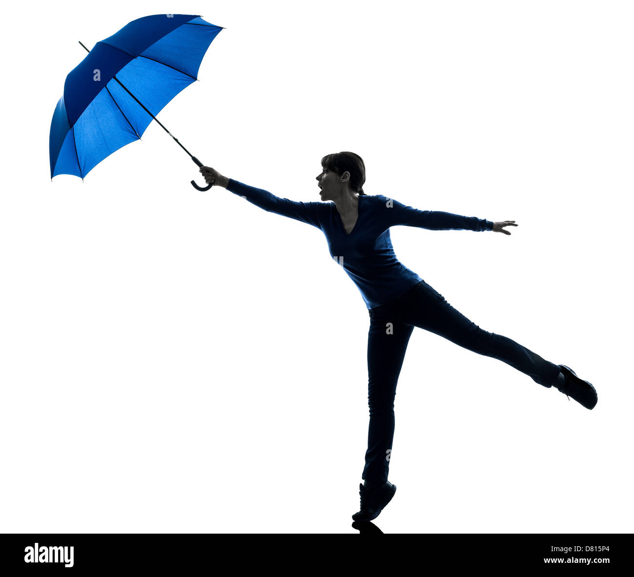Une femme tenant parapluie vent en silhouette studio isolé sur fond blanc Banque D'Images