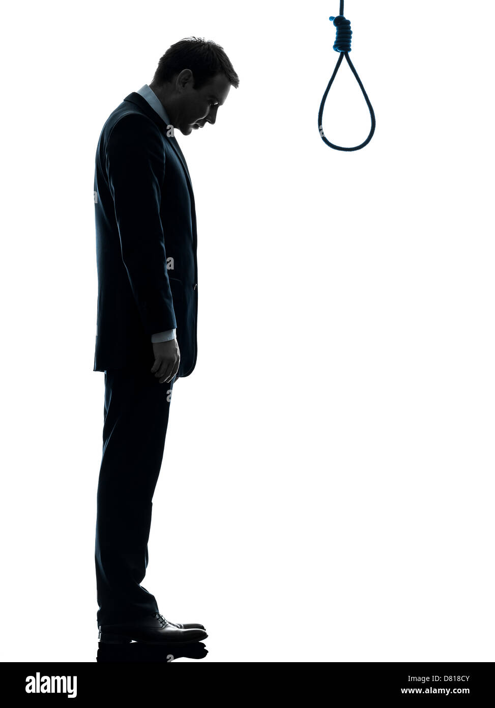 Un homme debout en face de de potence en silhouette studio isolé sur fond blanc Banque D'Images