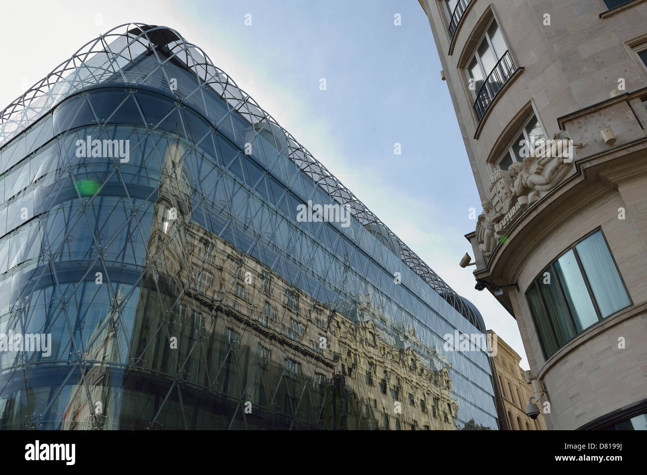 Bâtiment moderne Vorosmarty ter Budapest Hongrie Europe EU Banque D'Images