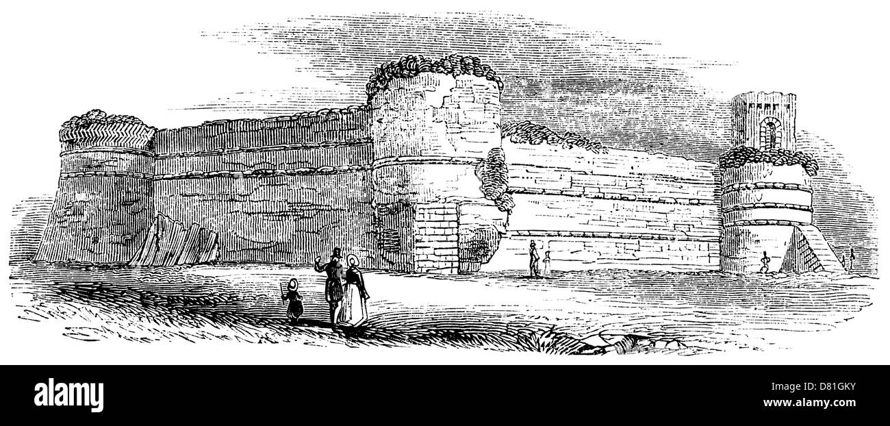 Anciens murs romains et Norman tours à Pevensey Castle, Sussex, UK Banque D'Images