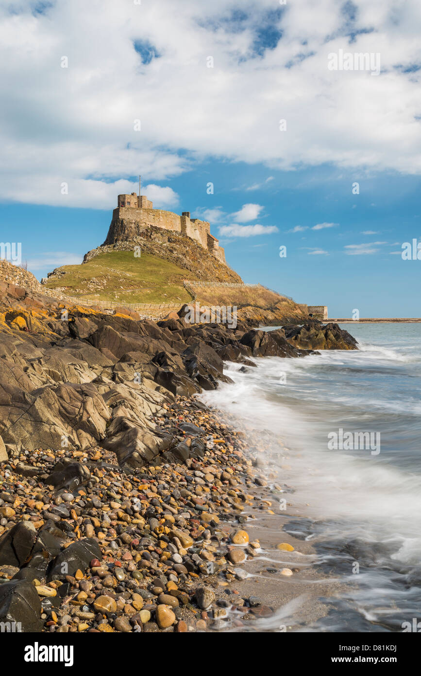 L'île de Lindisfarne (saints) Château sur la côte de Northumberland, Angleterre Banque D'Images