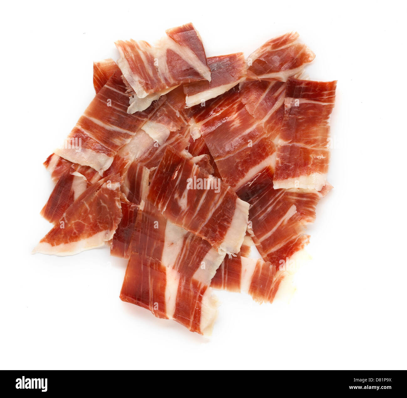 Tranches de jambon iberico de jambon fumé espagnol coupé sur un fond blanc Banque D'Images