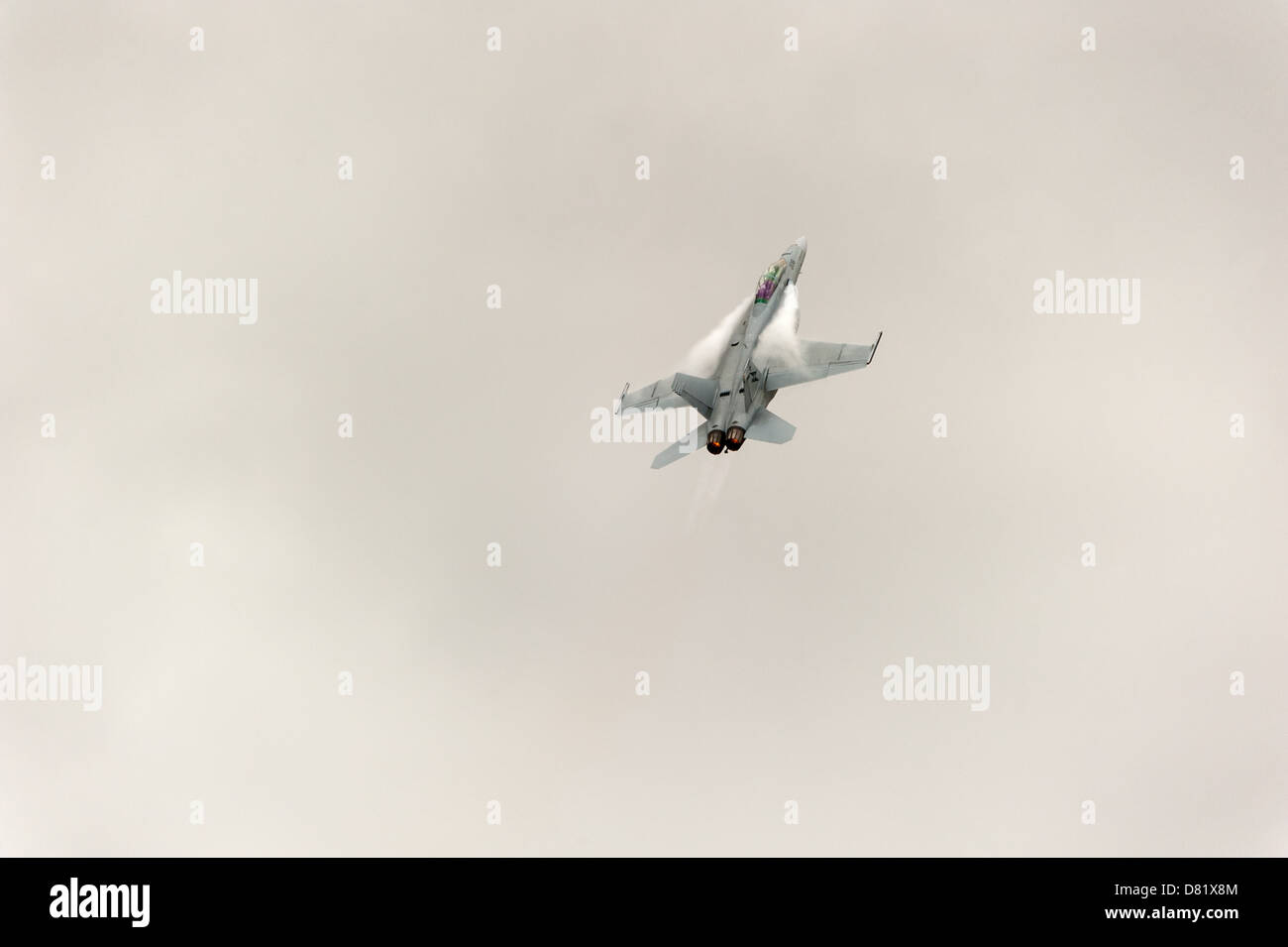 Un F/A-18 passe par l'épreuve dans le cadre d'un salon en Australie. Banque D'Images