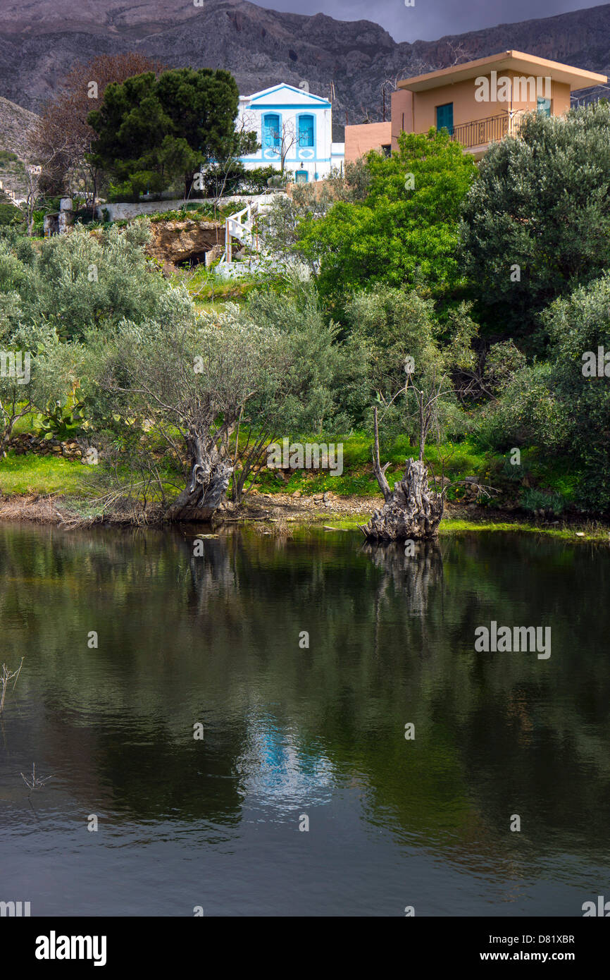 Lac de saison sur Kalymnos, Grèce, réflexions Banque D'Images