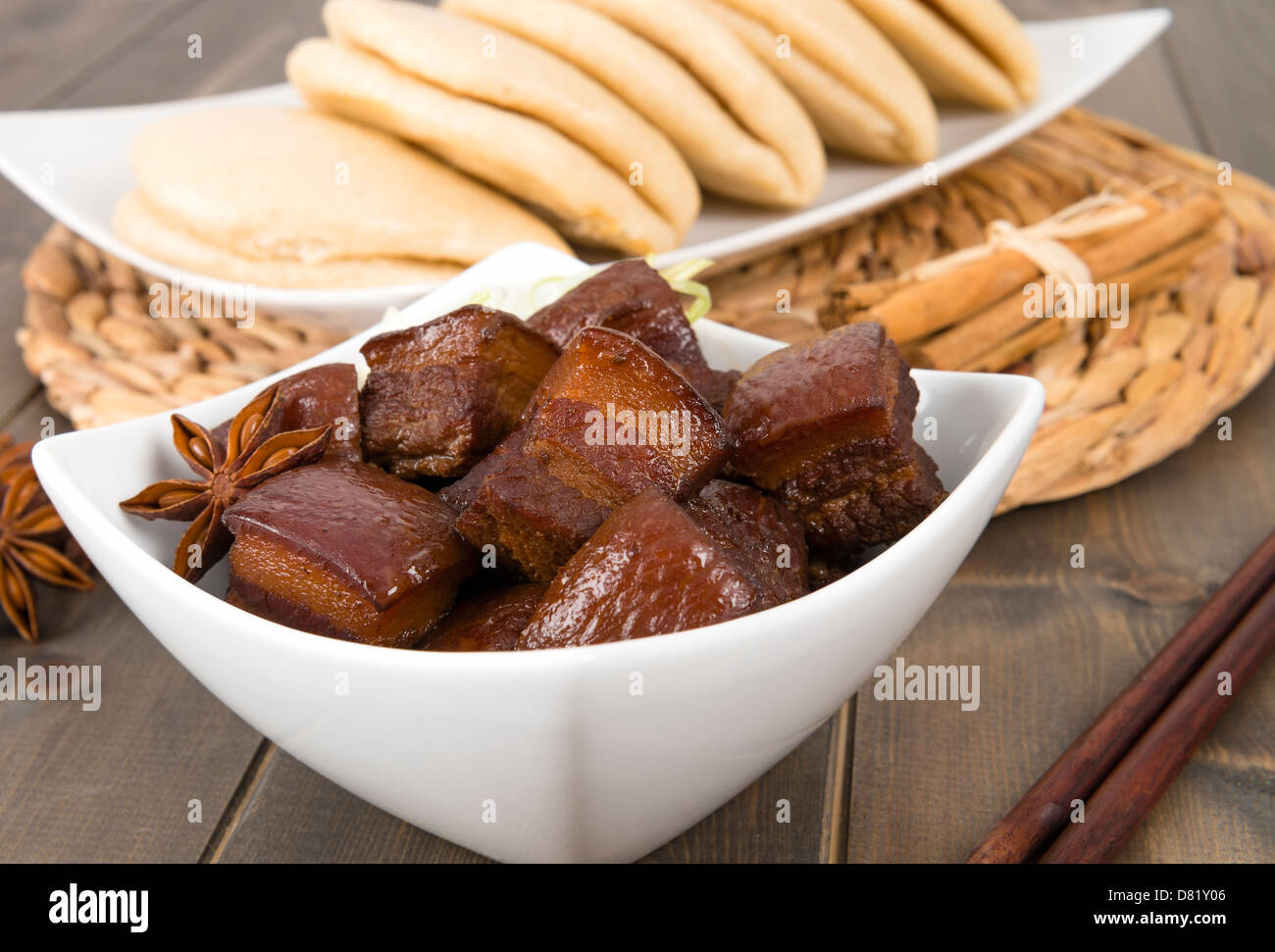 Hong Shao Rou (rouge) - Porc Porc chinois et caramélisés braisé à la sauce de soja à la badiane, la cannelle et le piment rouge. Banque D'Images