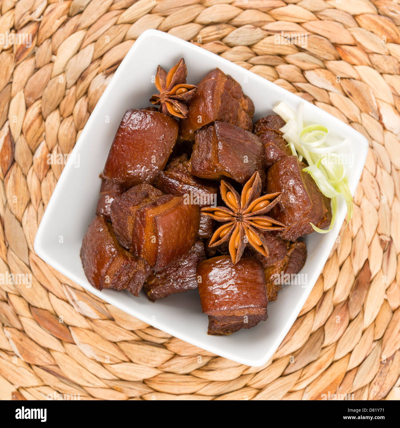 Hong Shao Rou (rouge) - Porc Porc chinois et caramélisés braisé à la sauce de soja à la badiane, la cannelle et le piment rouge. Banque D'Images
