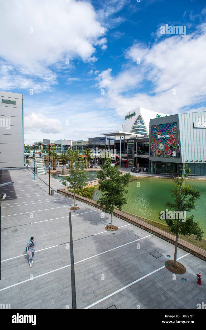 Vue sur Puerto Venecia shopping centre à Saragosse, Espagne, le plus grand  centre commercial de 200 000 m² Photo Stock - Alamy