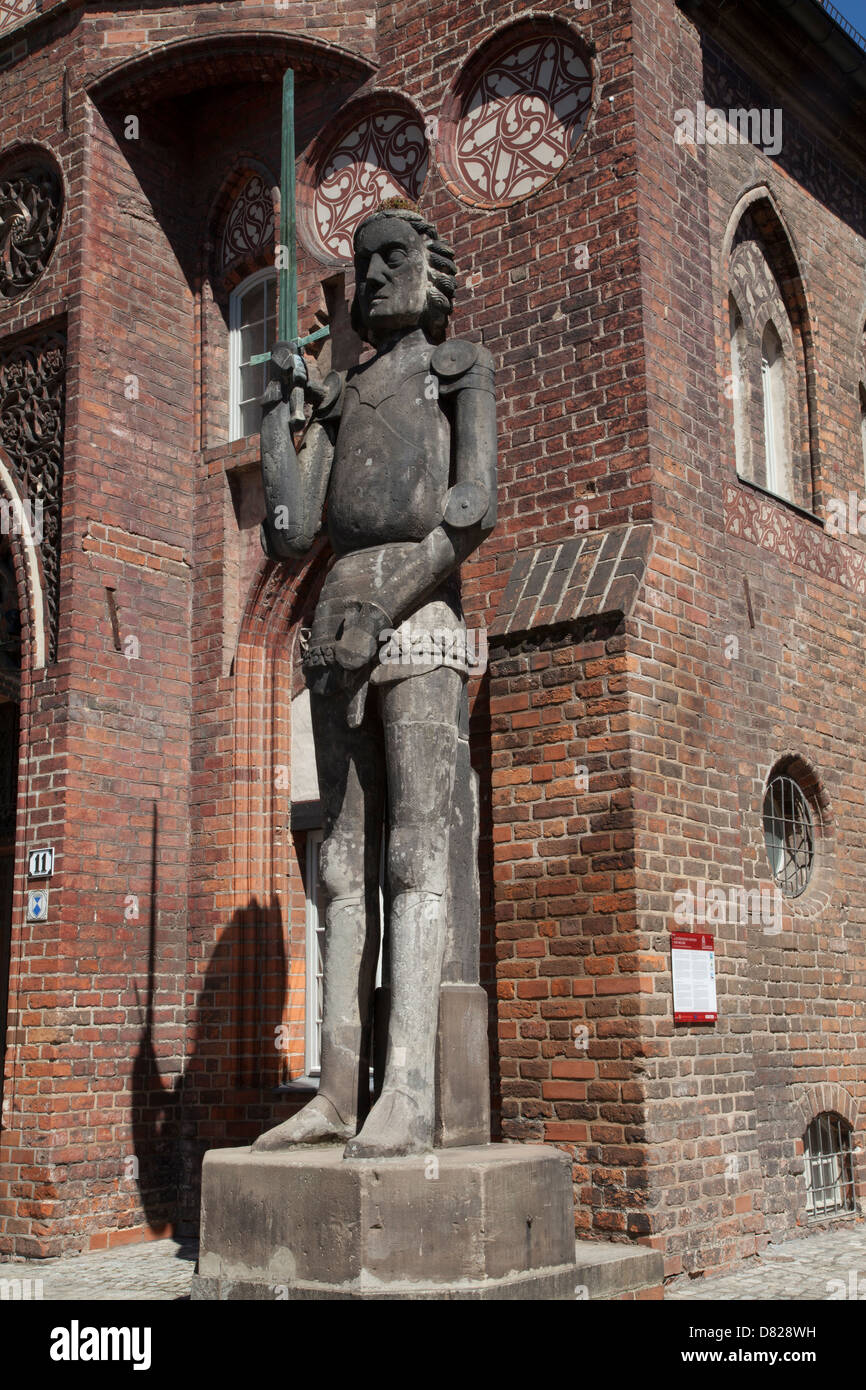 Statue de Roland en dehors de Rathaus, Brandenburg an der Havel, Allemagne Banque D'Images