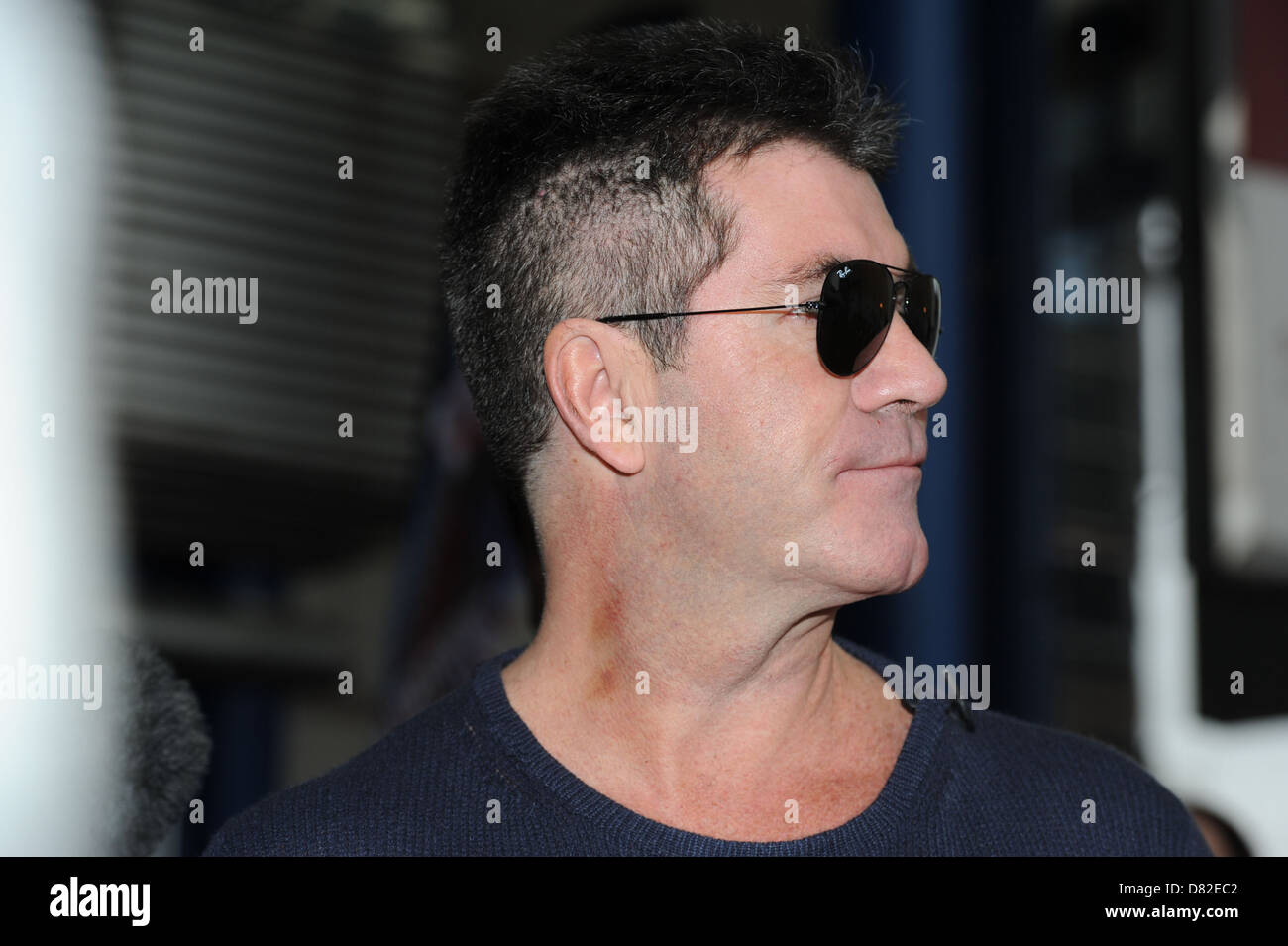 Simon Cowell avec une marque sur son cou qui ressemble à une morsure d'amour en arrivant à l'audition pour 'Britain's Got Talent" à la CPI Banque D'Images