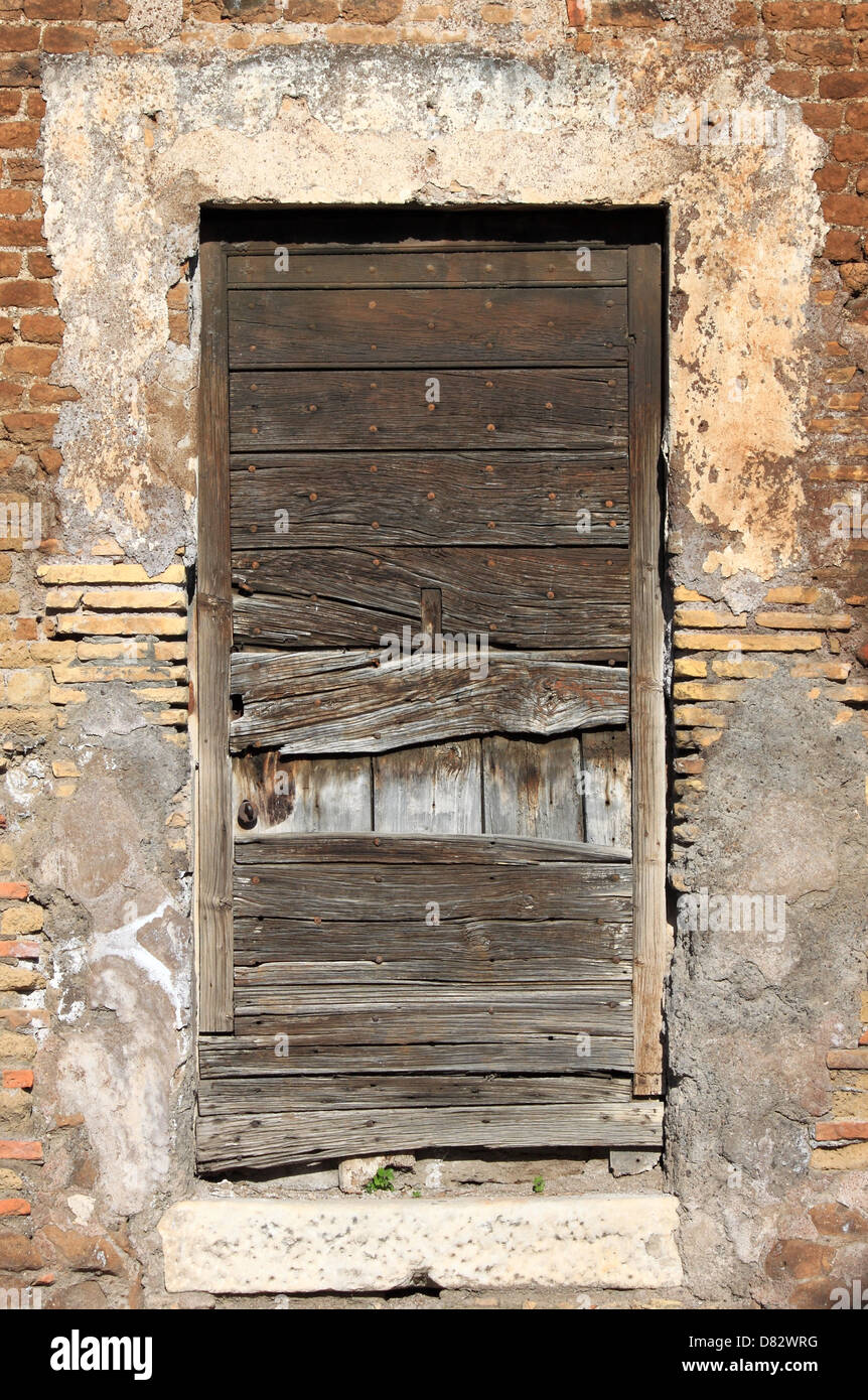 Bois ancien porte d'un château Banque D'Images