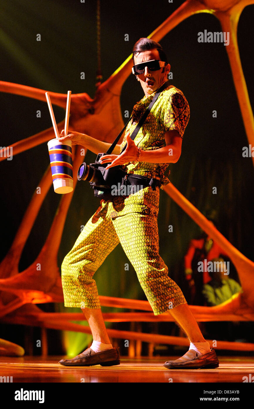 Pippo Crotti effectue au vernissage nuit du Cirque Du Soleil's 'Totem'. Toronto, Canada - Obligatoire 10.08.11 Banque D'Images