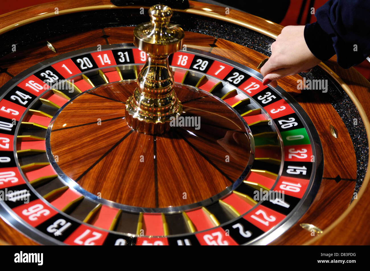 Tourner la roue de roulette de casino et jeux de hasard casino concept Banque D'Images