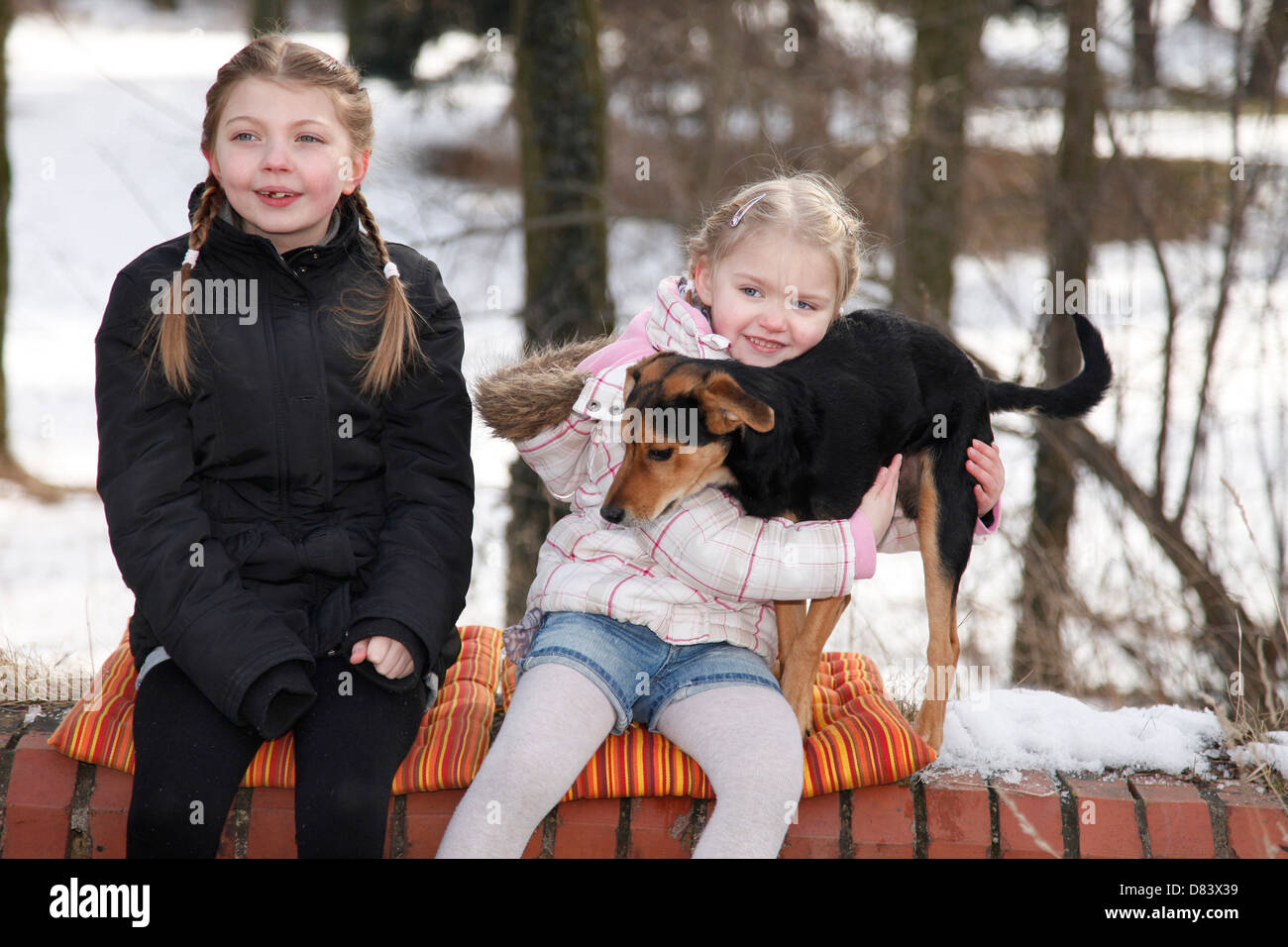 enfants avec chien Banque D'Images