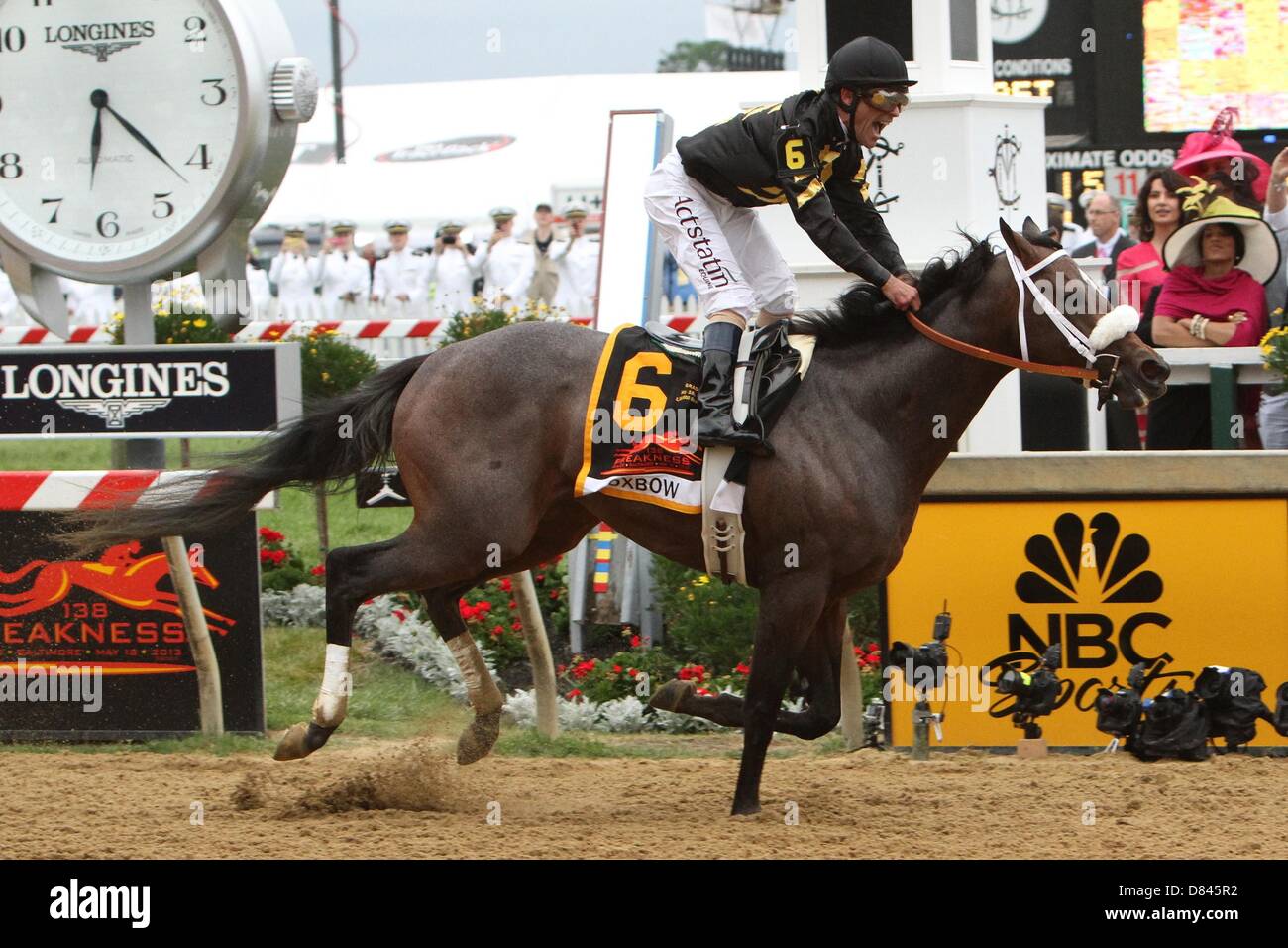 Baltimore, Maryland, USA. 18 mai, 2013. Avec Oxbow Gary Stevens gagner la 138e exécution de la catégorie I de Preakness 3 ans, dépassant de 1 3/16 mile, à Pimlico Race Course. Formateur D. Wayne Lukas. Calumet propriétaires de fermes (crédit Image : © Sue Kawczynski/Eclipse/ZUMAPRESS.com) Banque D'Images